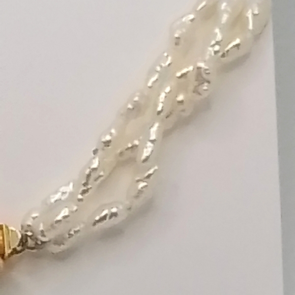 TRIPPLE STRAND BRAIDED BRACELET WITH FLORAL PENDENT - Picture 4 of 5